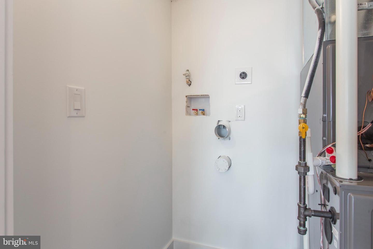 2123 Dickinson St Property Photo 6