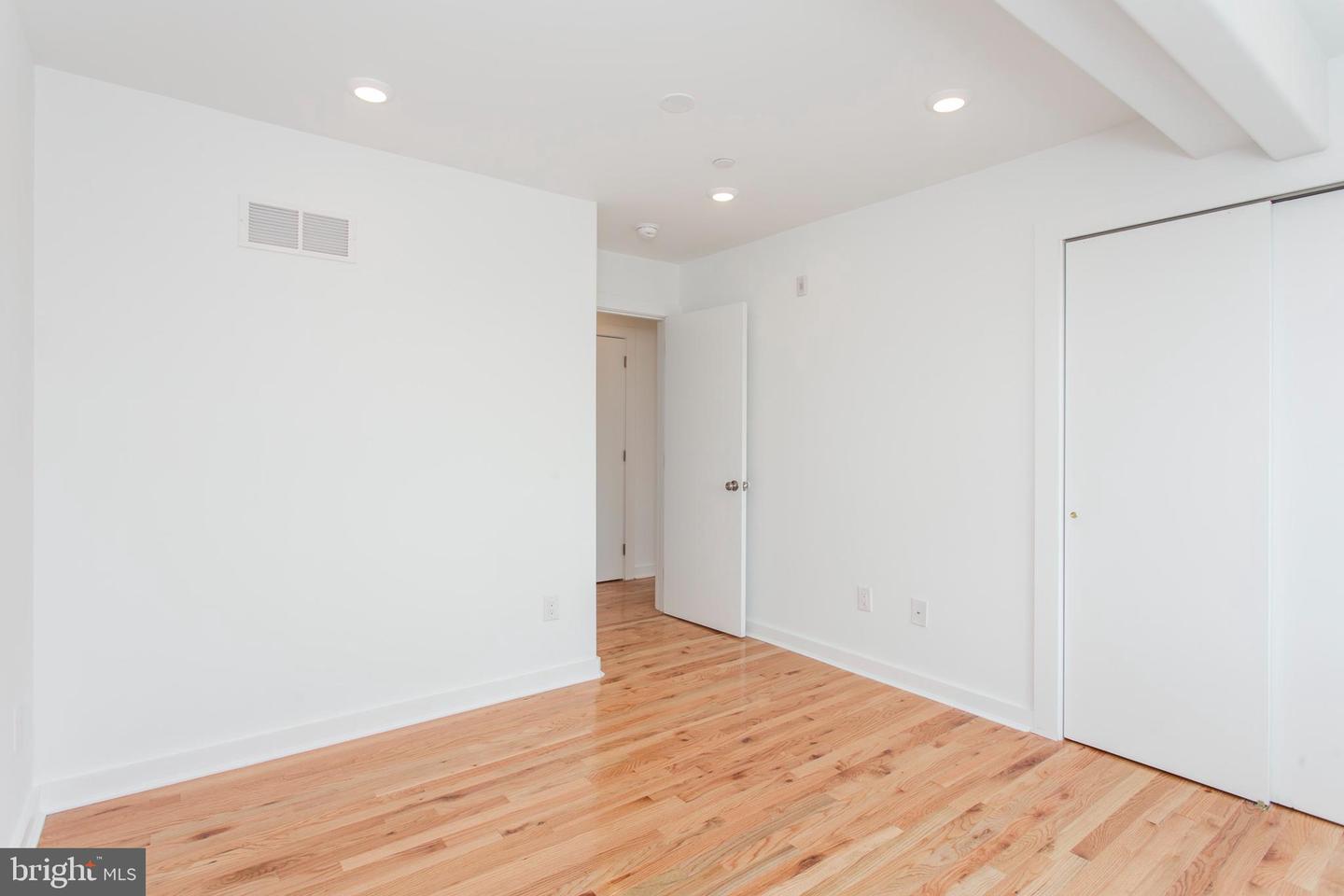 2123 Dickinson St Property Photo 15
