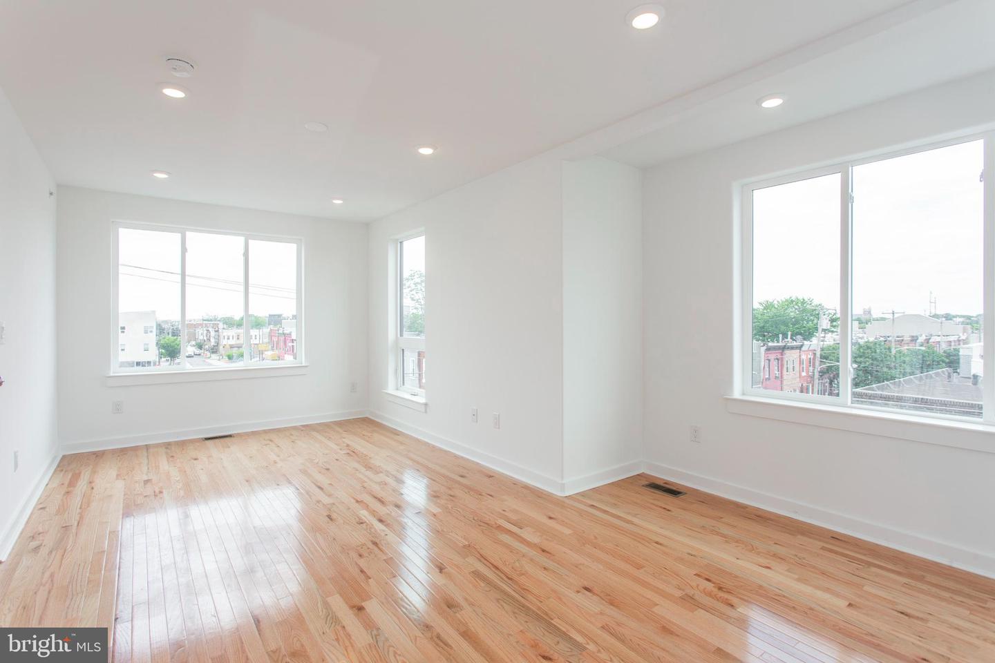 2123 Dickinson St Property Photo 22