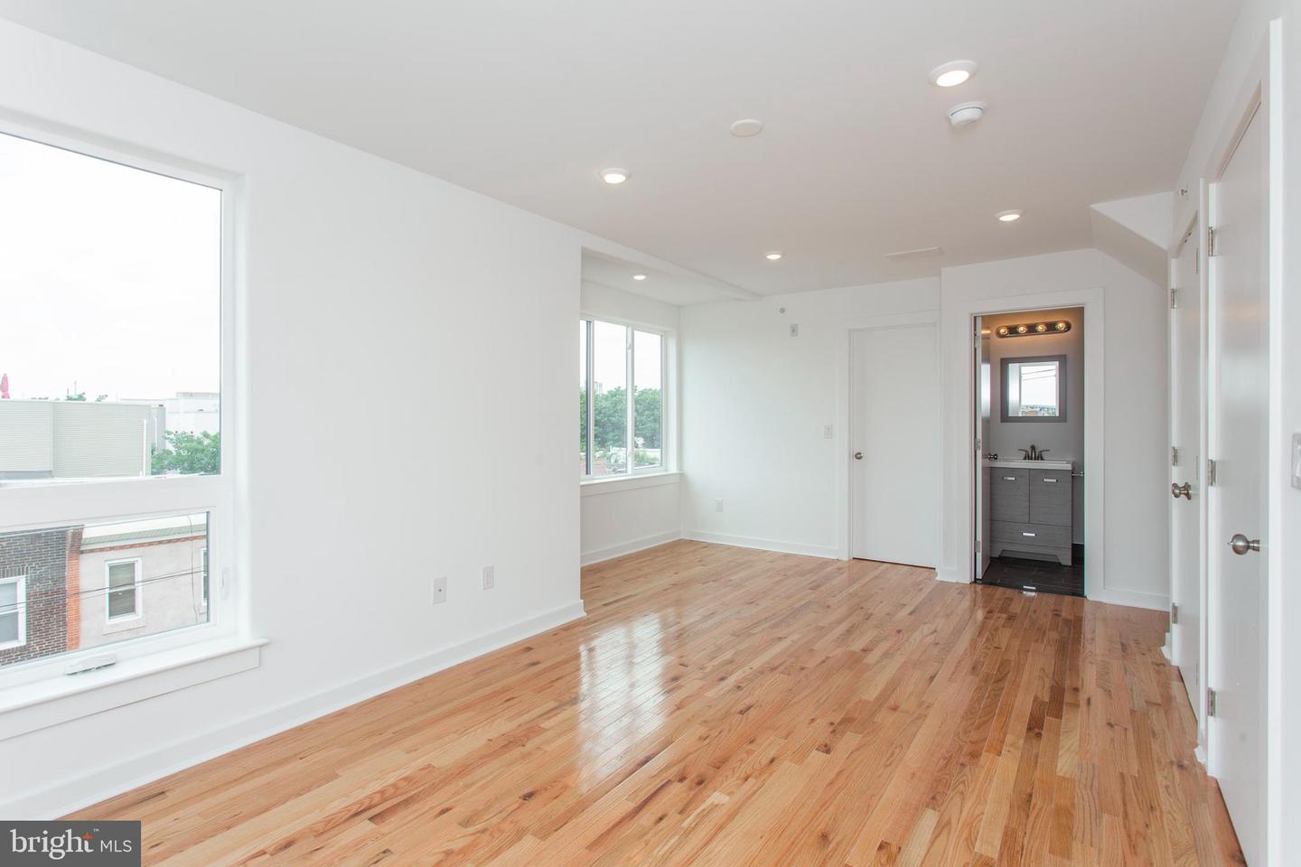 2123 Dickinson St Property Photo 24