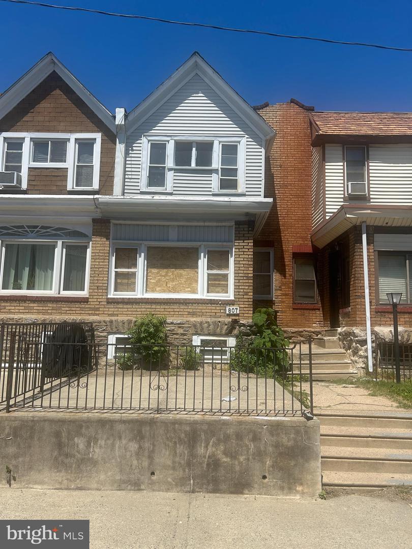807 W Wellens St Property Photo 1
