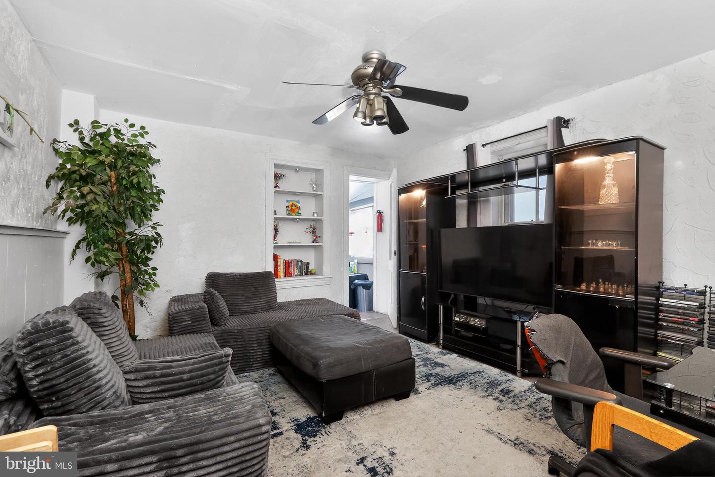 5542 Morris St Property Photo 10