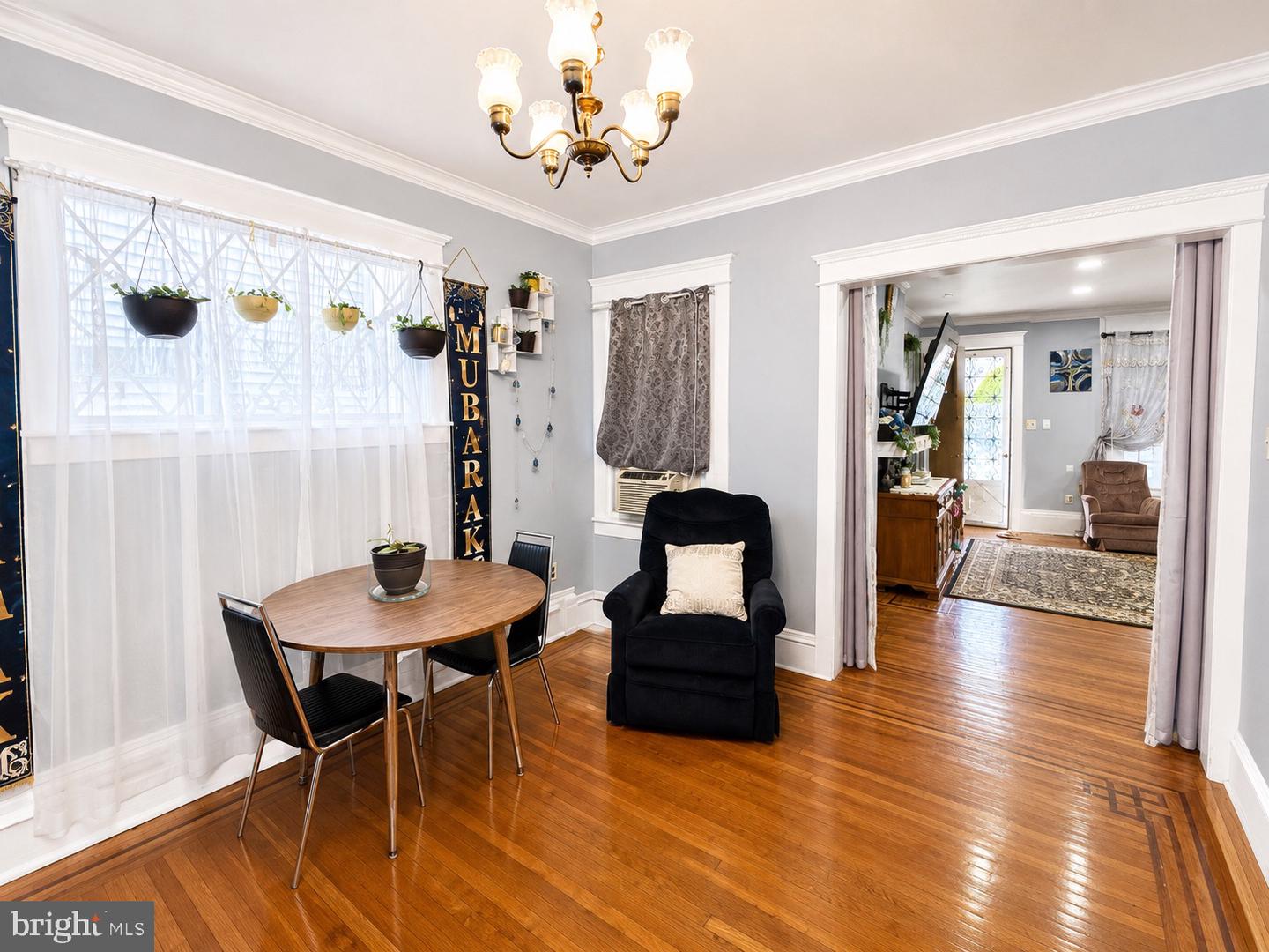 1112 Allengrove St Property Photo 5