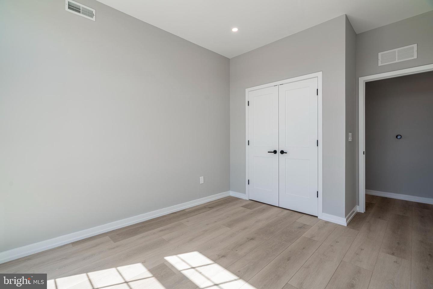 2401 Washington Ave #3g Property Photo 11