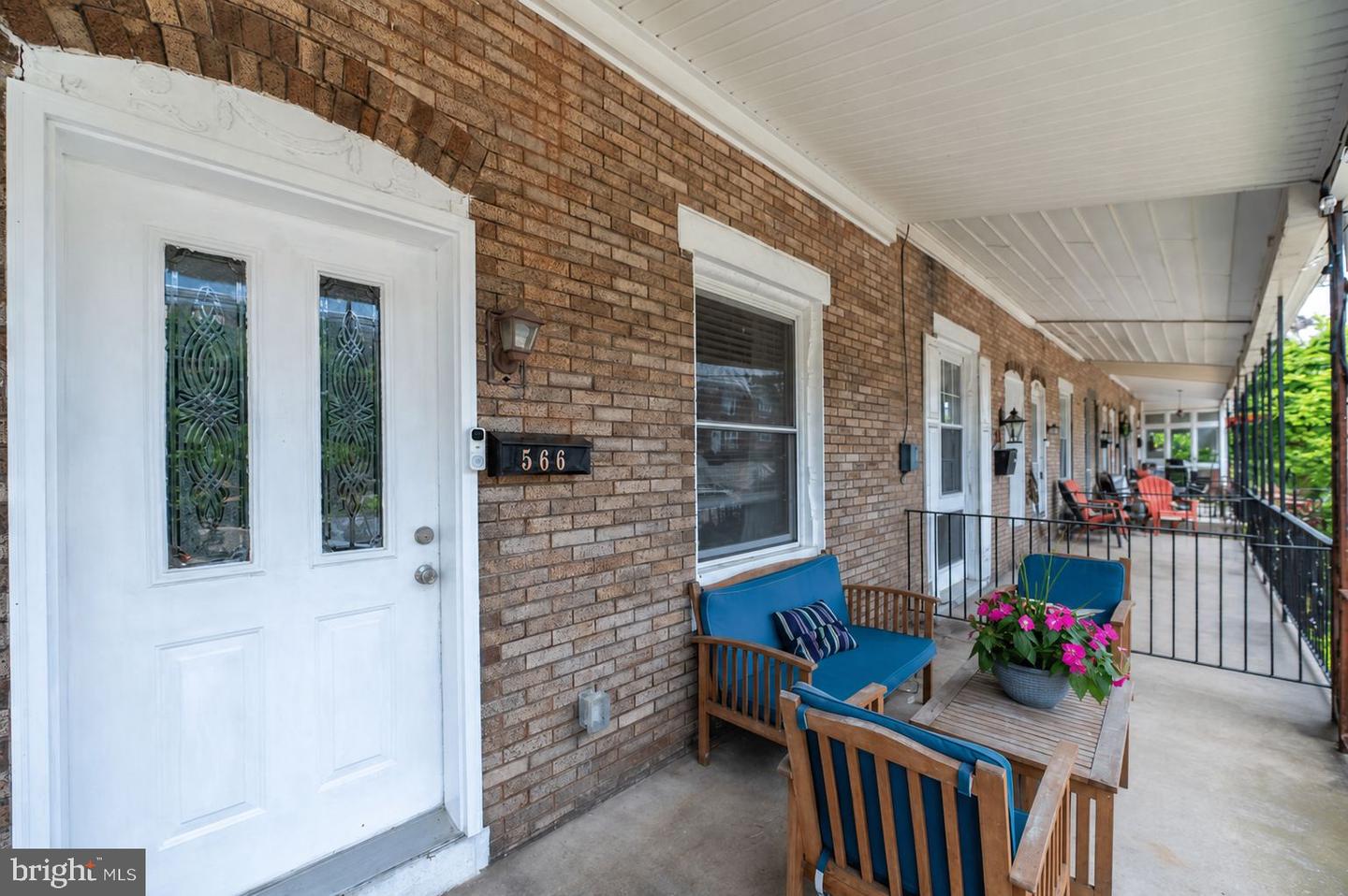 566 Martin St Property Photo 2
