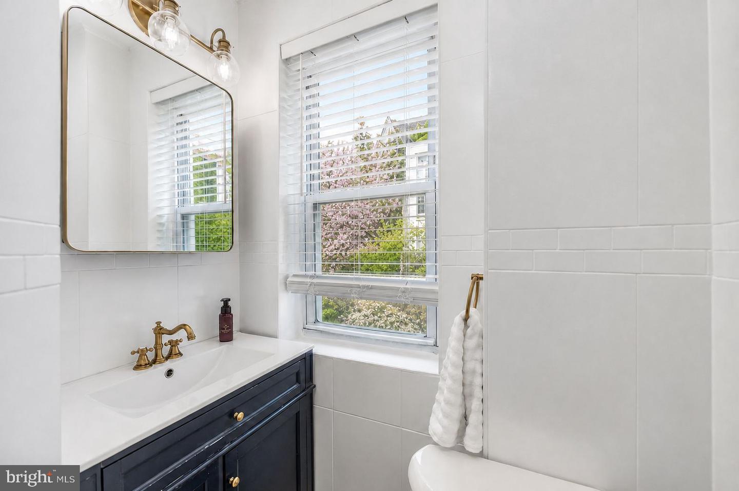 566 Martin St Property Photo 19