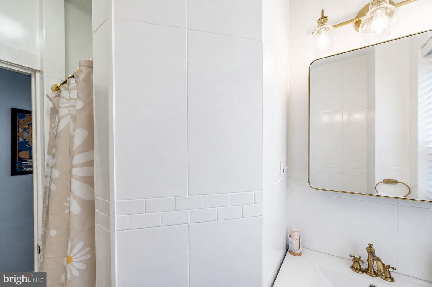 566 Martin St Property Photo 20