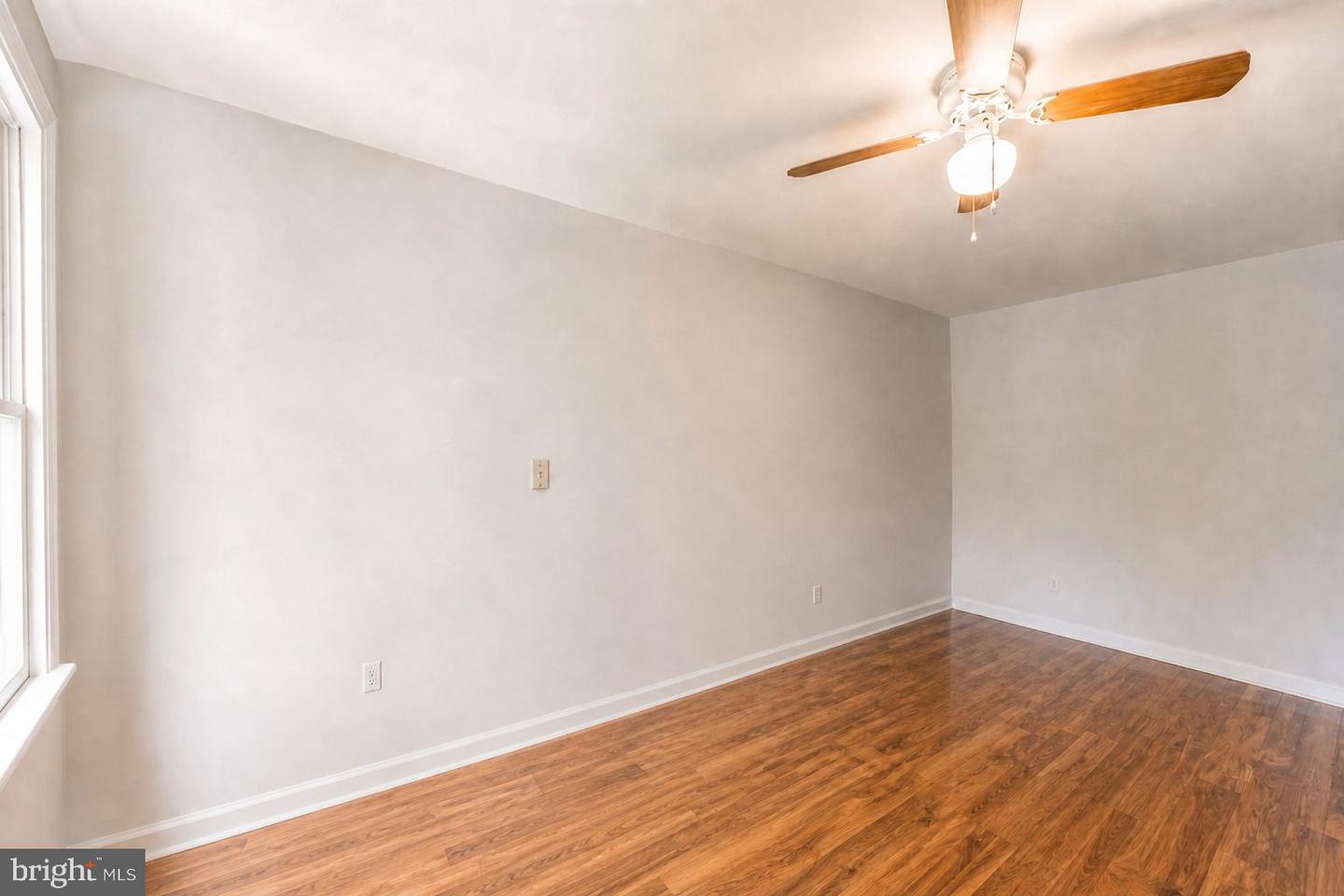 566 Martin St Property Photo 23