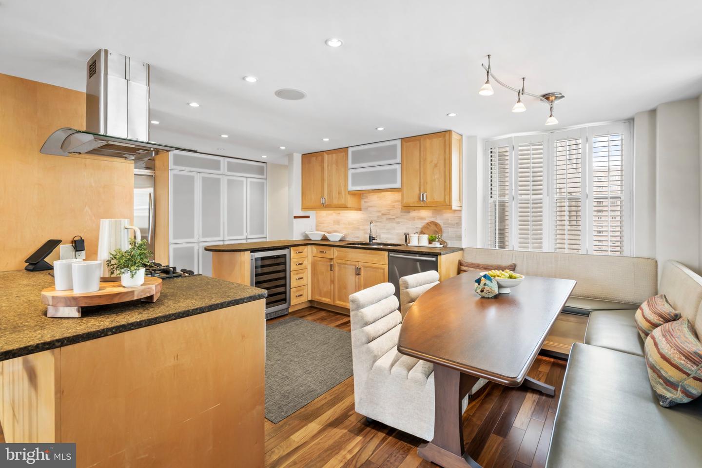 220 W Rittenhouse Sq #18a Property Photo 2