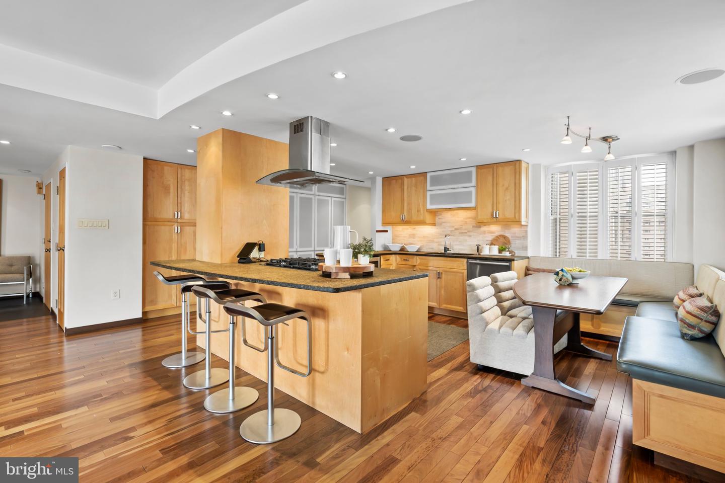220 W Rittenhouse Sq #18a Property Photo 3