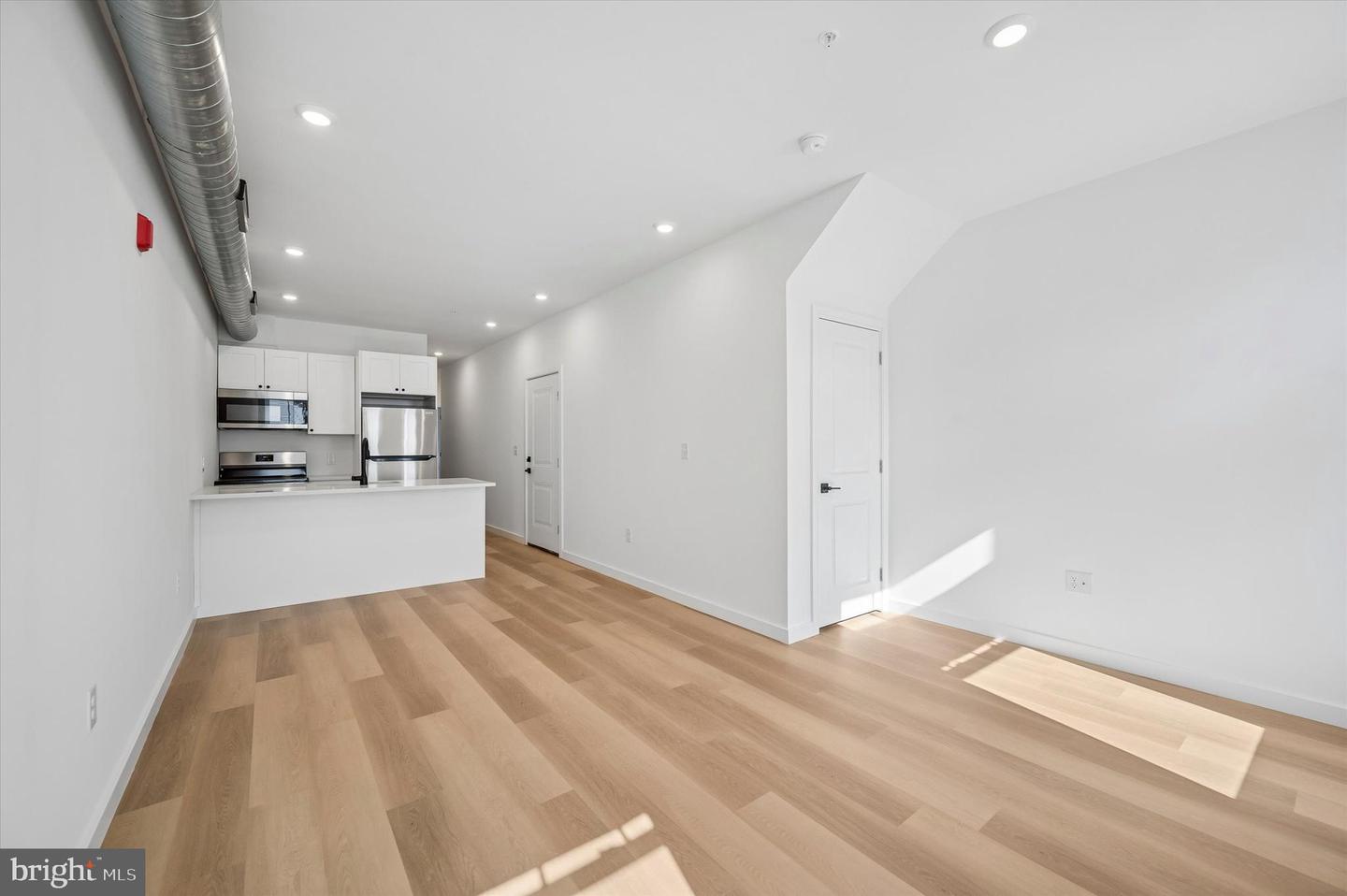 2032 E Lehigh Ave #unit 2 Property Photo 3