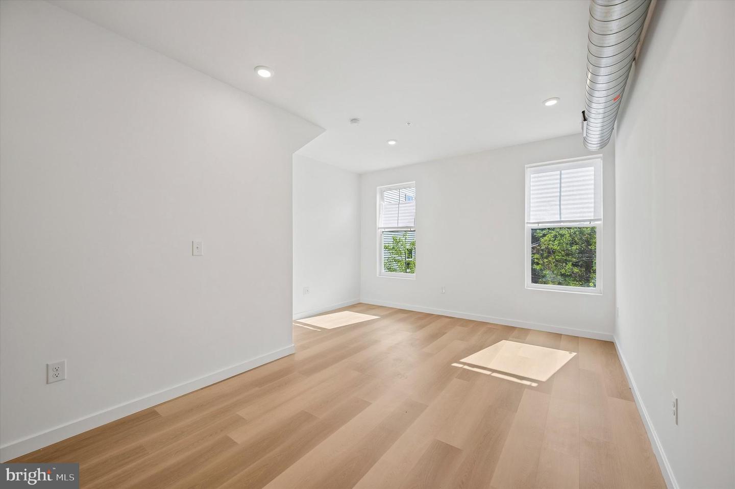 2032 E Lehigh Ave #unit 2 Property Photo 4