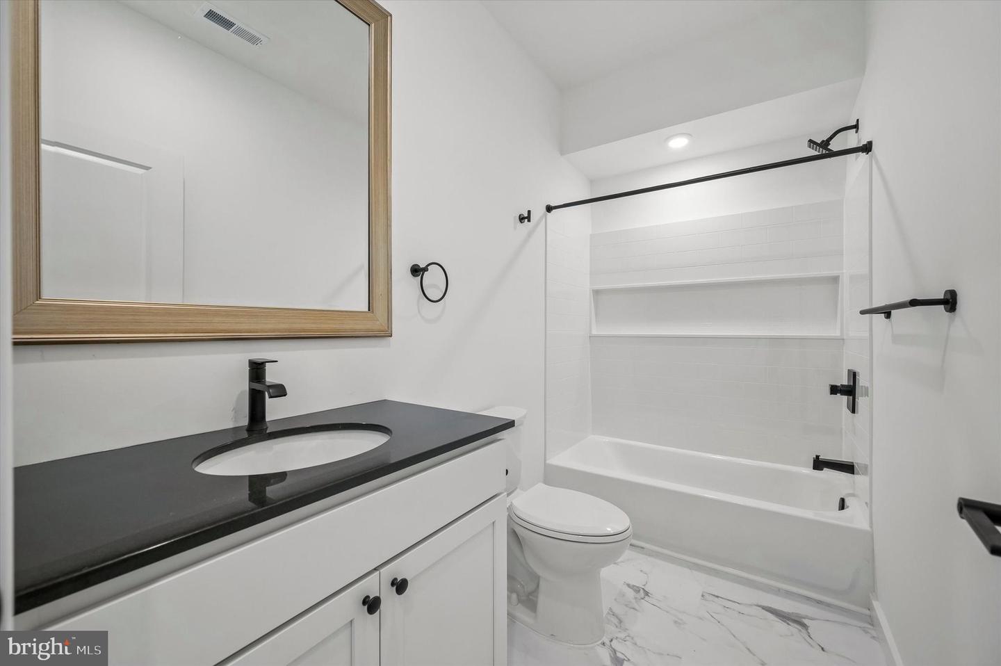 2032 E Lehigh Ave #unit 2 Property Photo 8