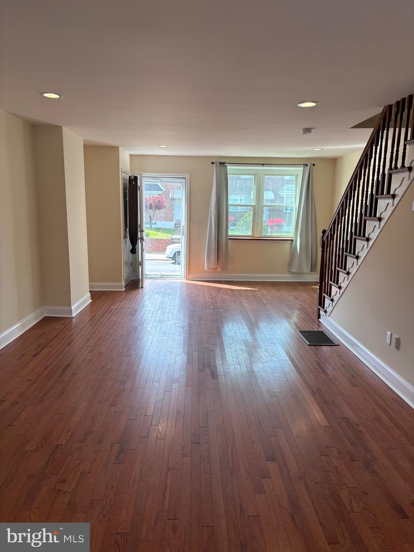 7151 Akron St Property Photo 2