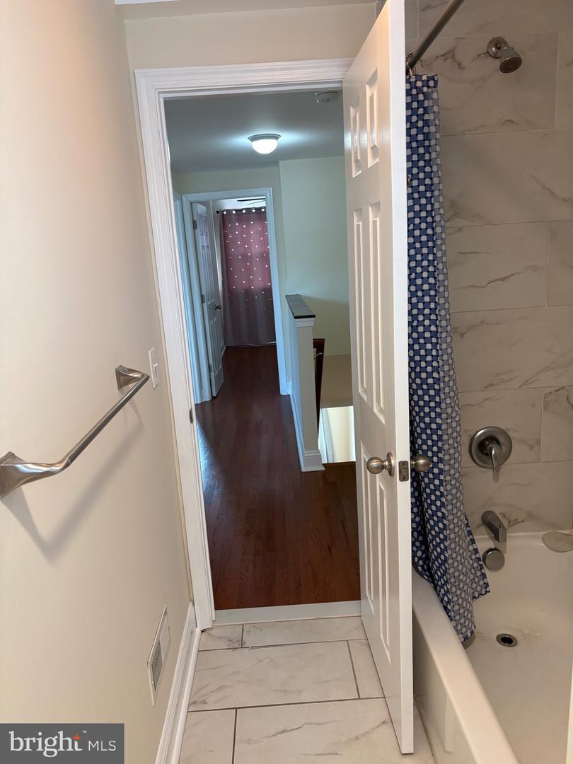 7151 Akron St Property Photo 20