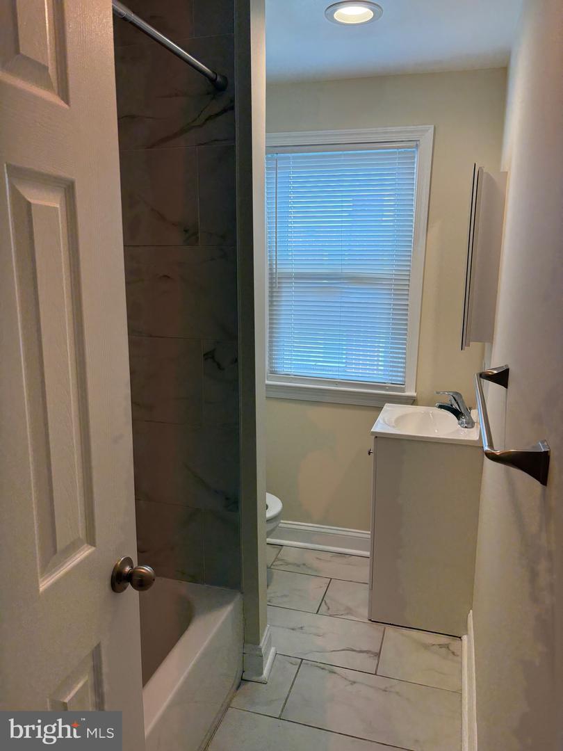 7151 Akron St Property Photo 24