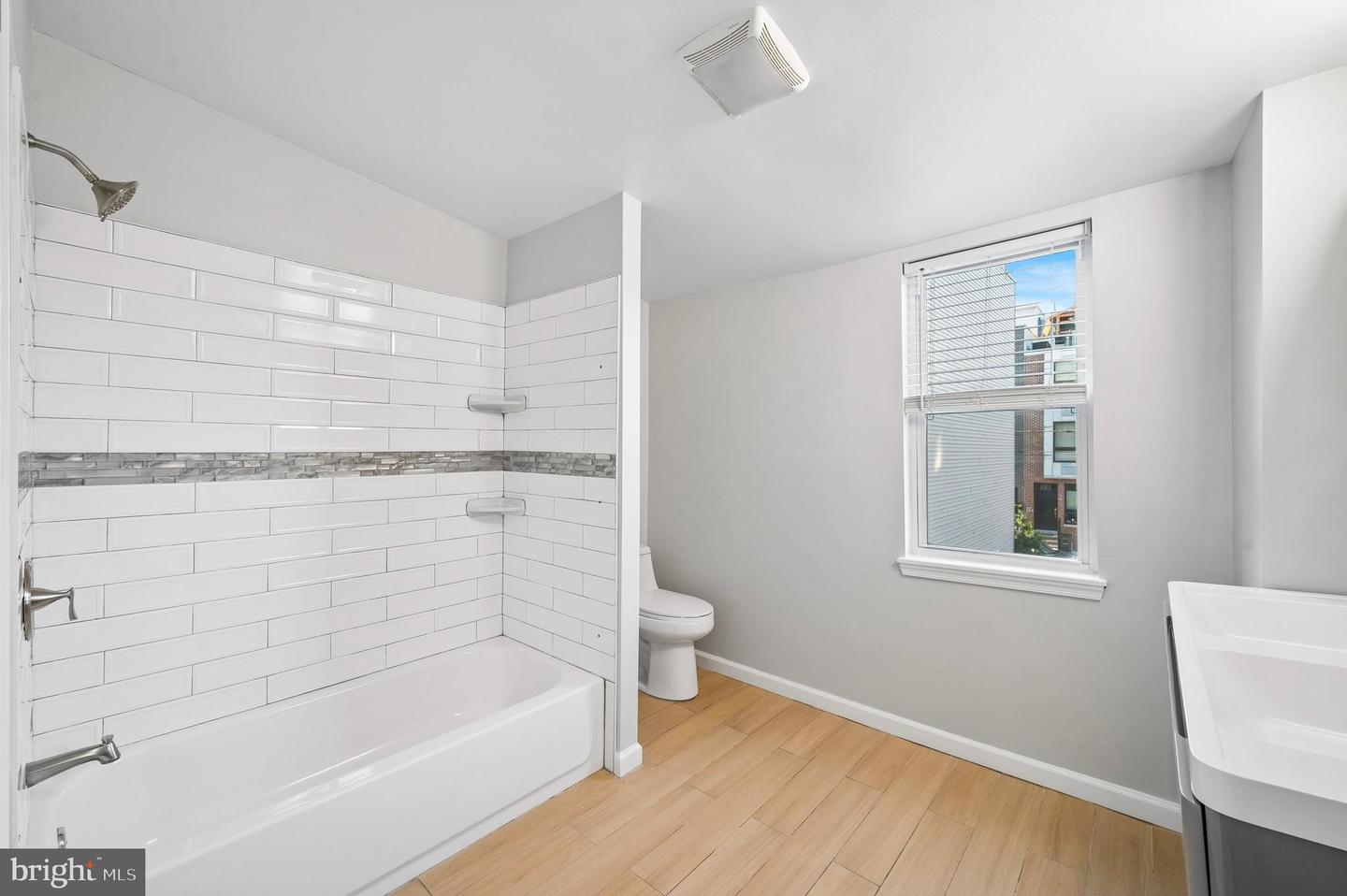 2027 Wilder St Property Photo 9