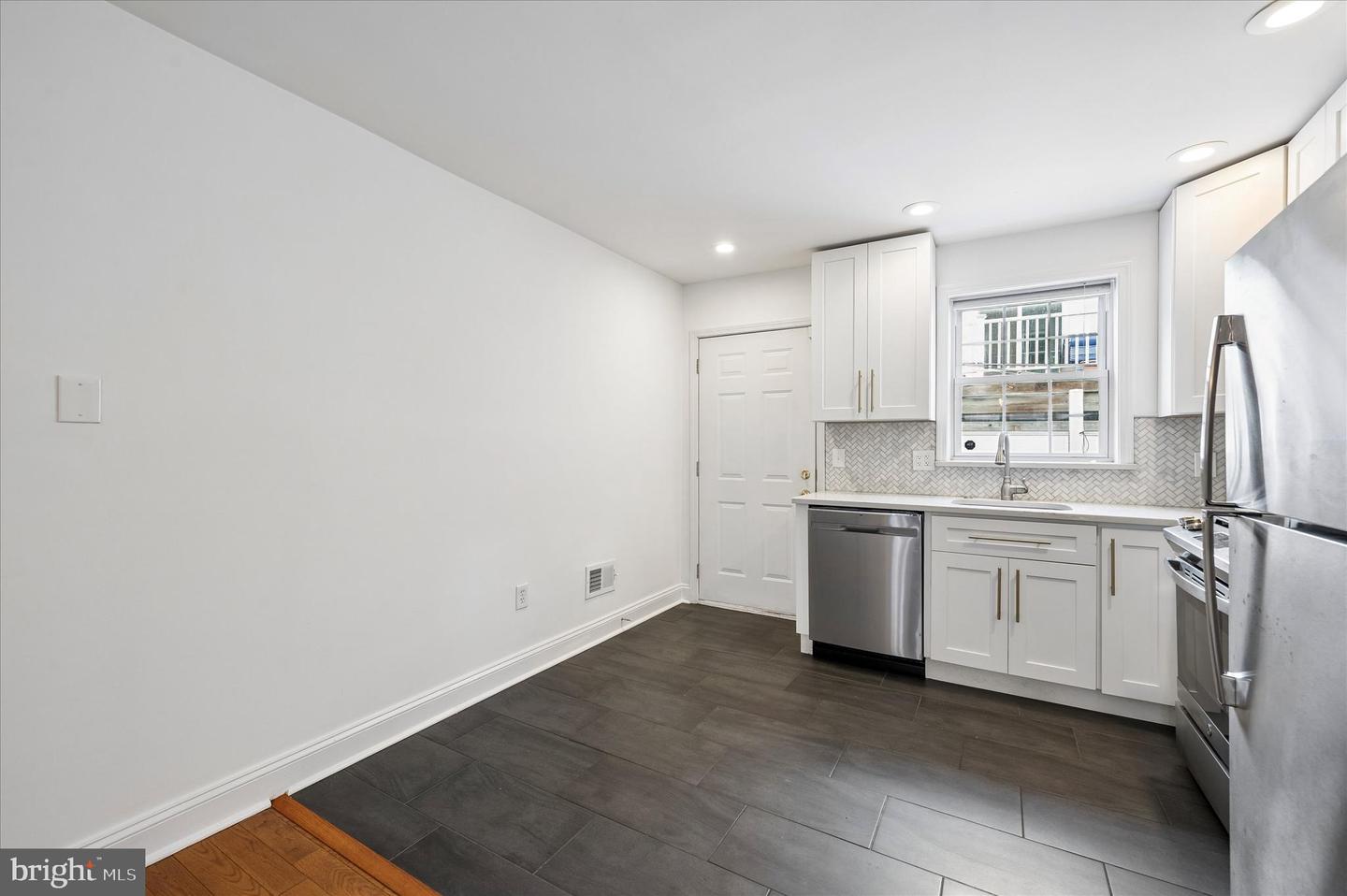 2211 Kimball St Property Photo 6