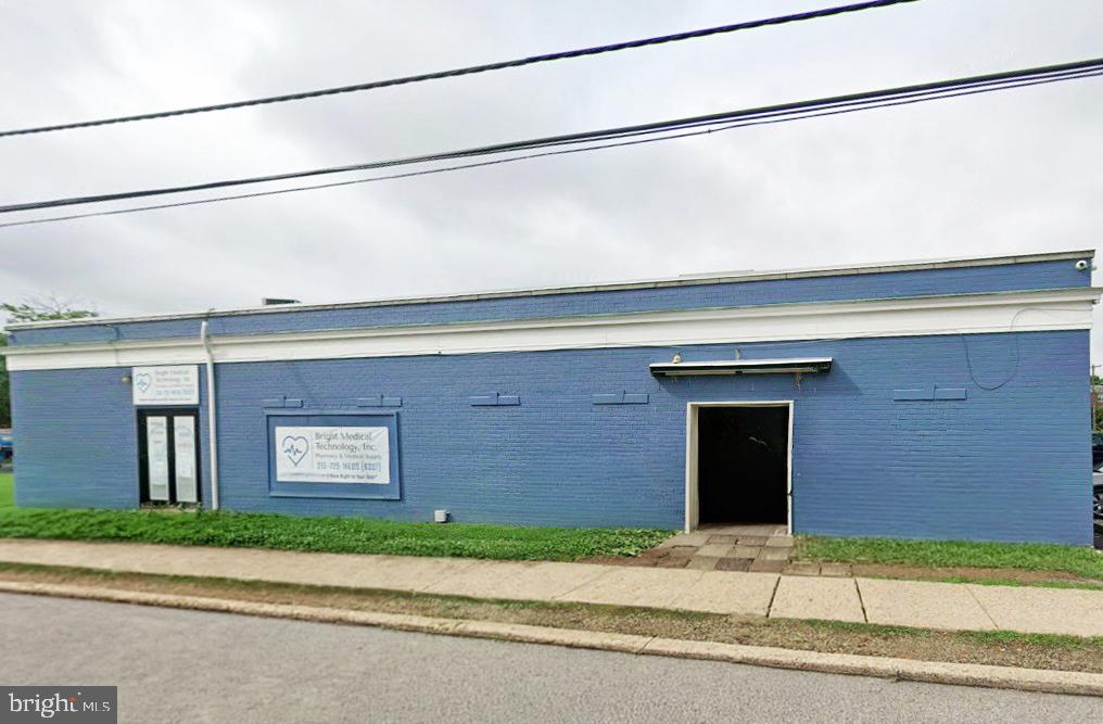 2040 Napfle Avenue Property Photo 4