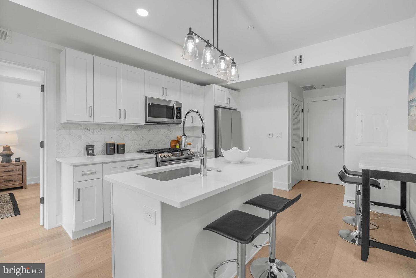 950 N 2nd St #unit 2b Property Photo 1