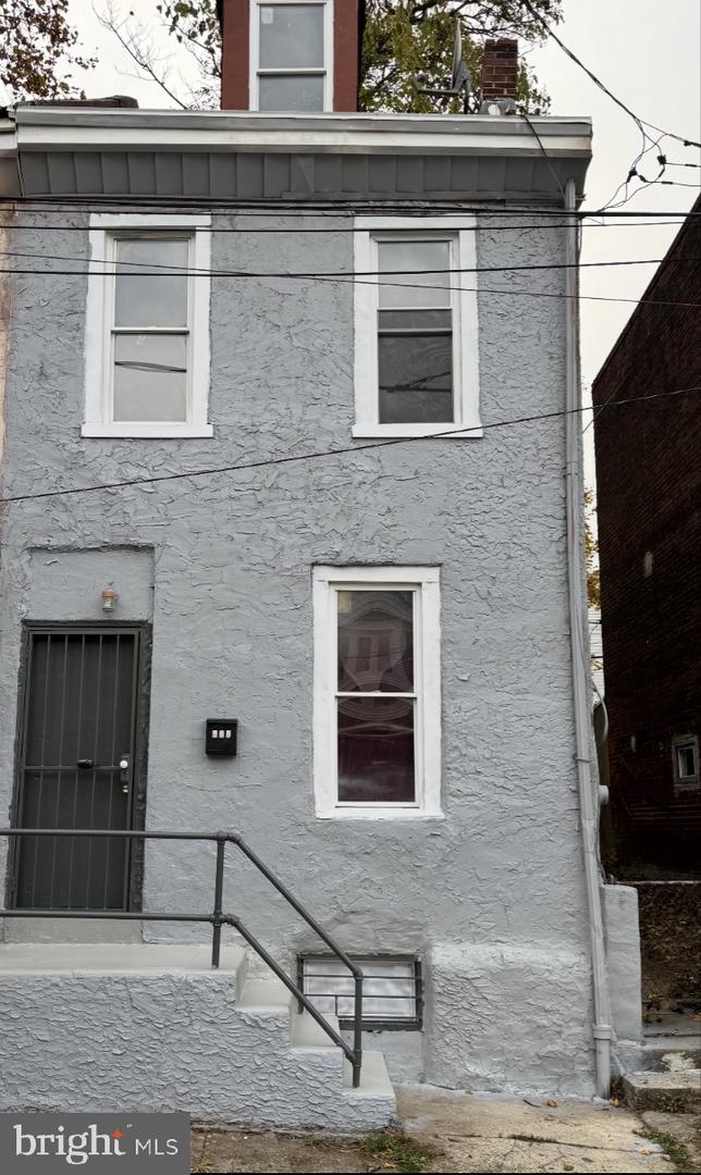 269 E SHARPNACK ST Property Photo 1
