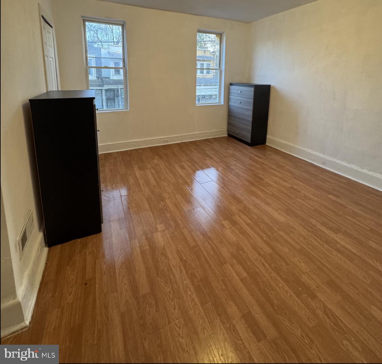269 E Sharpnack St Property Photo 2
