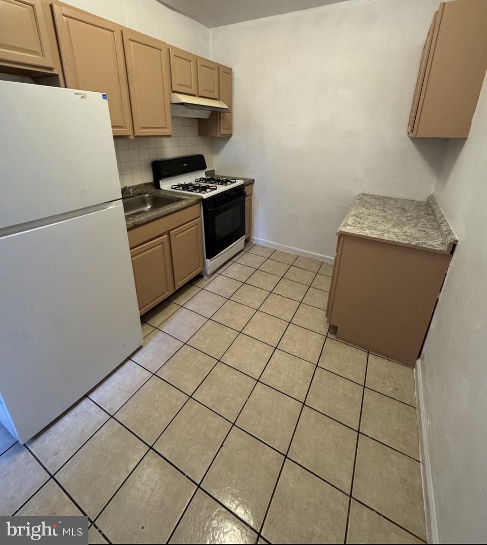 269 E Sharpnack St Property Photo 3