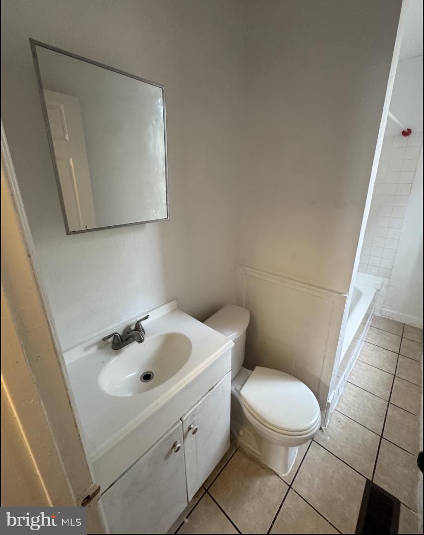 269 E Sharpnack St Property Photo 4