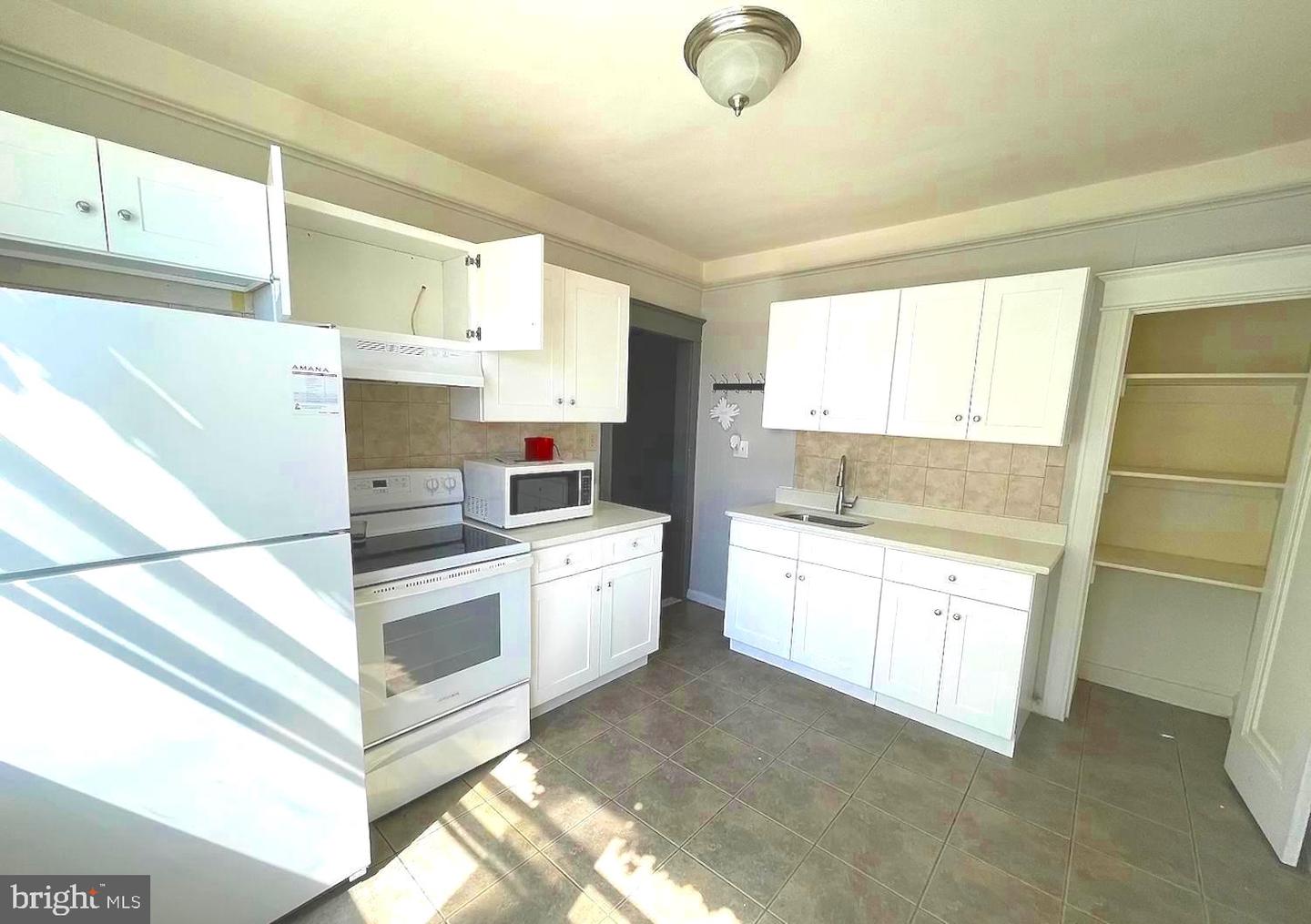 6830 Torresdale Ave Property Photo 4