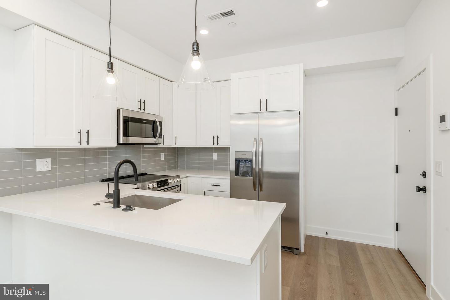 2002 Frankford Ave #201 Property Photo 4