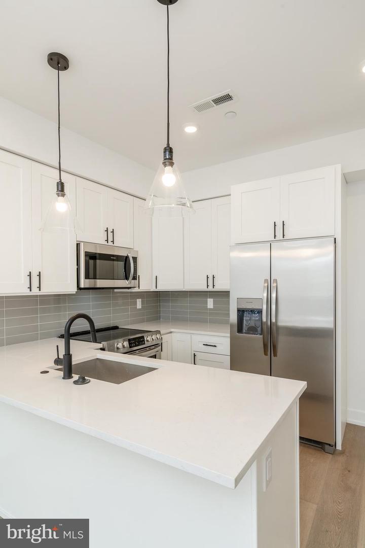 2002 Frankford Ave #201 Property Photo 10