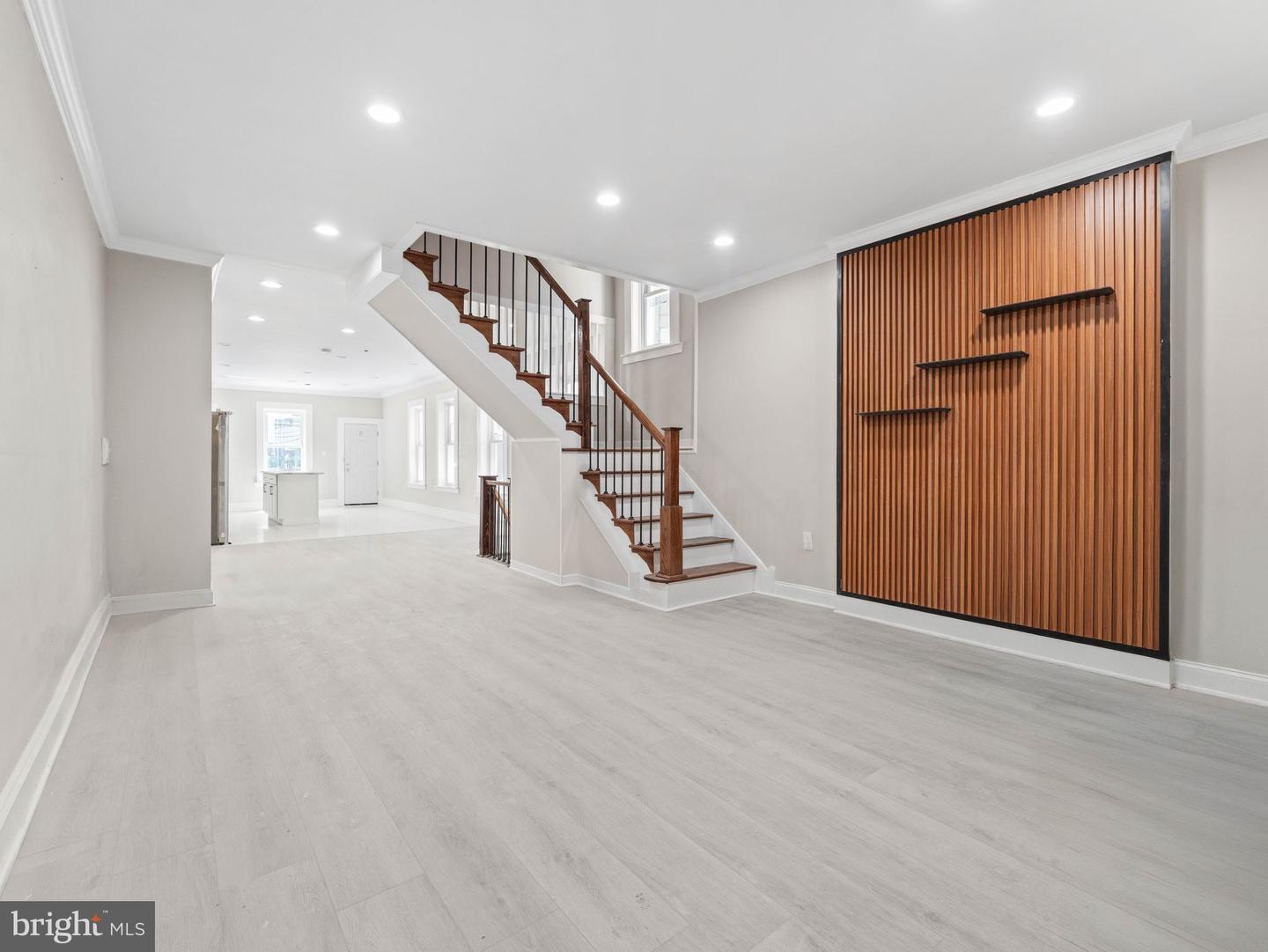 6046 Greenway Ave Property Photo 6