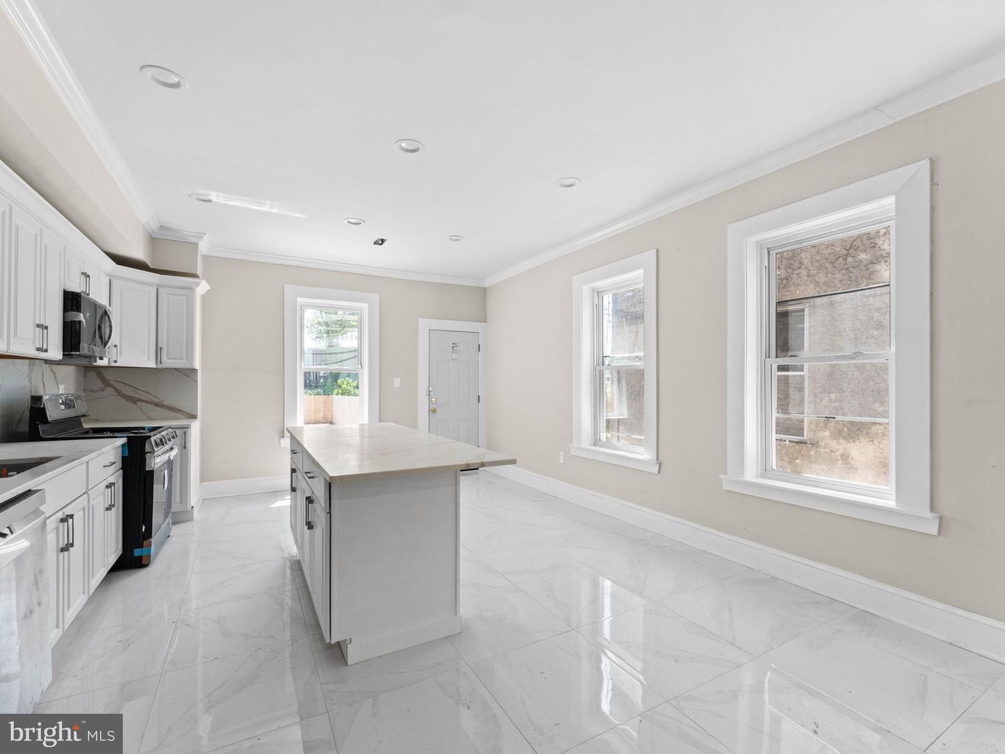 6046 Greenway Ave Property Photo 10
