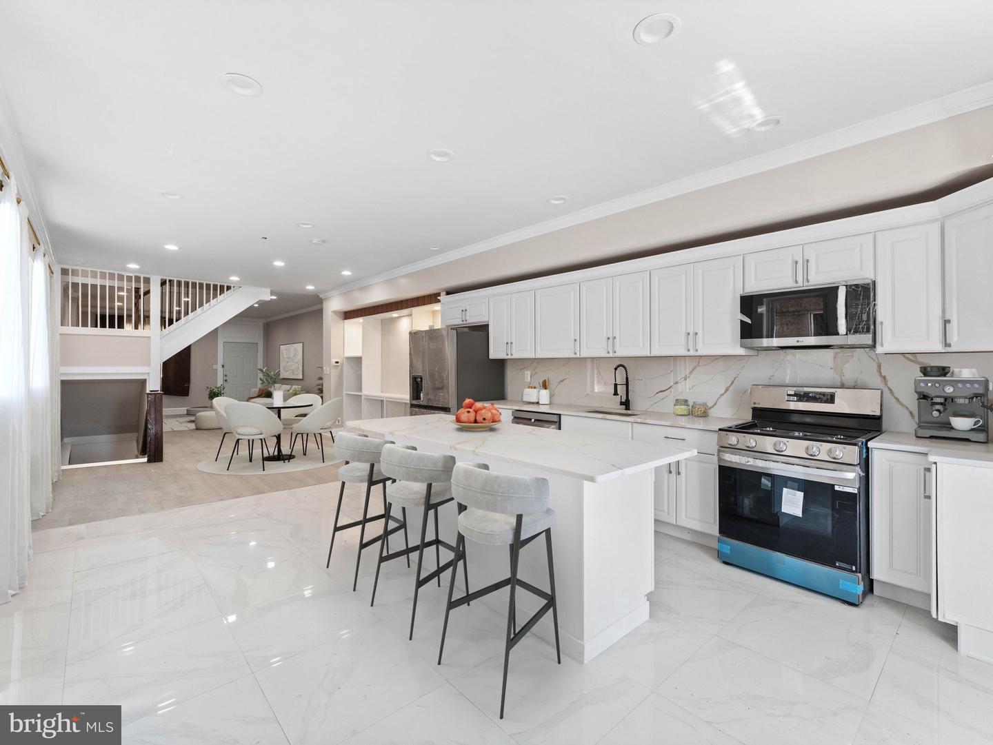 6046 Greenway Ave Property Photo 12