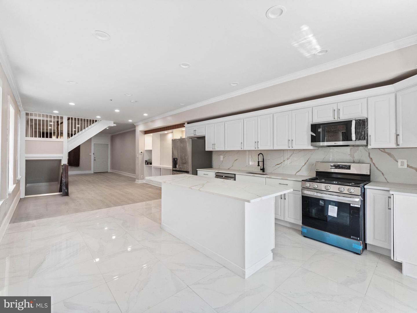 6046 Greenway Ave Property Photo 13