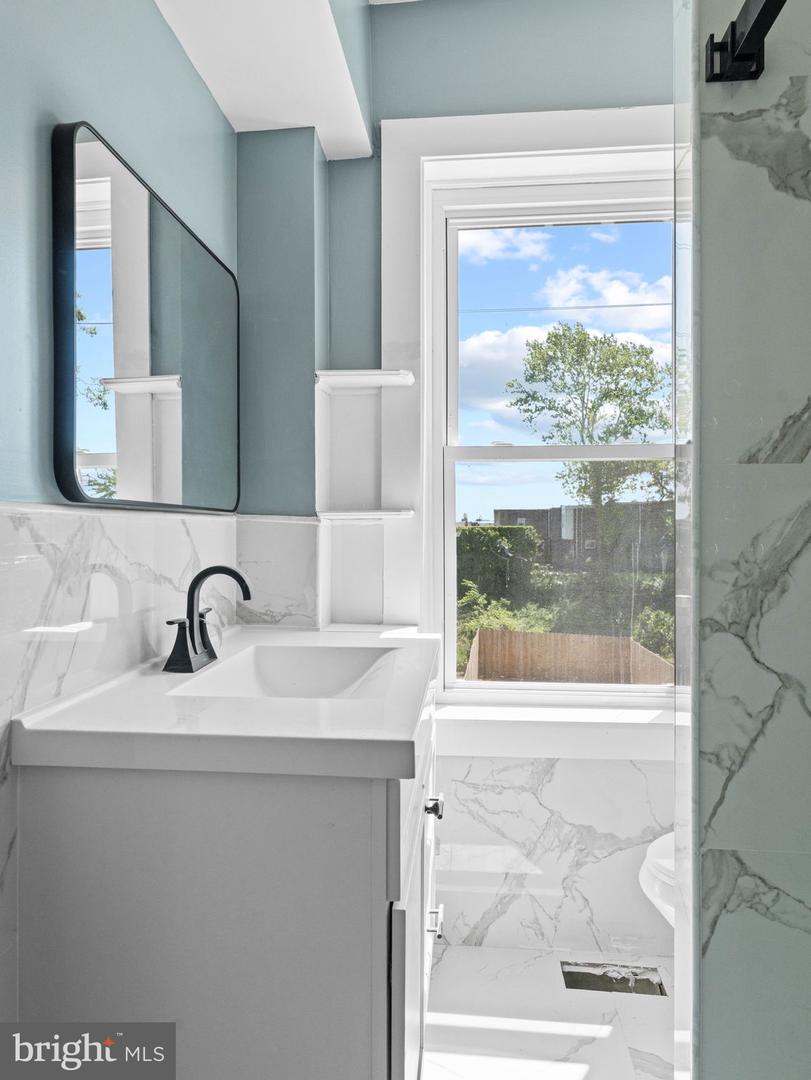 6046 Greenway Ave Property Photo 23