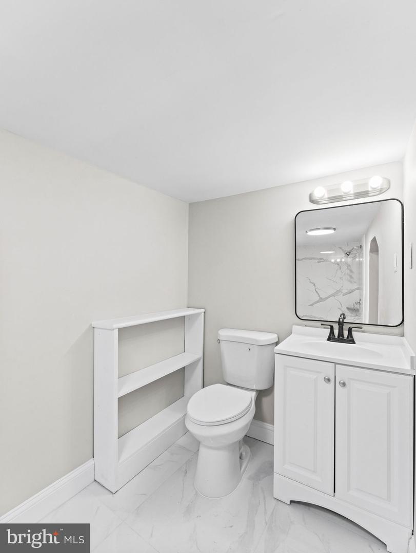 6046 Greenway Ave Property Photo 28