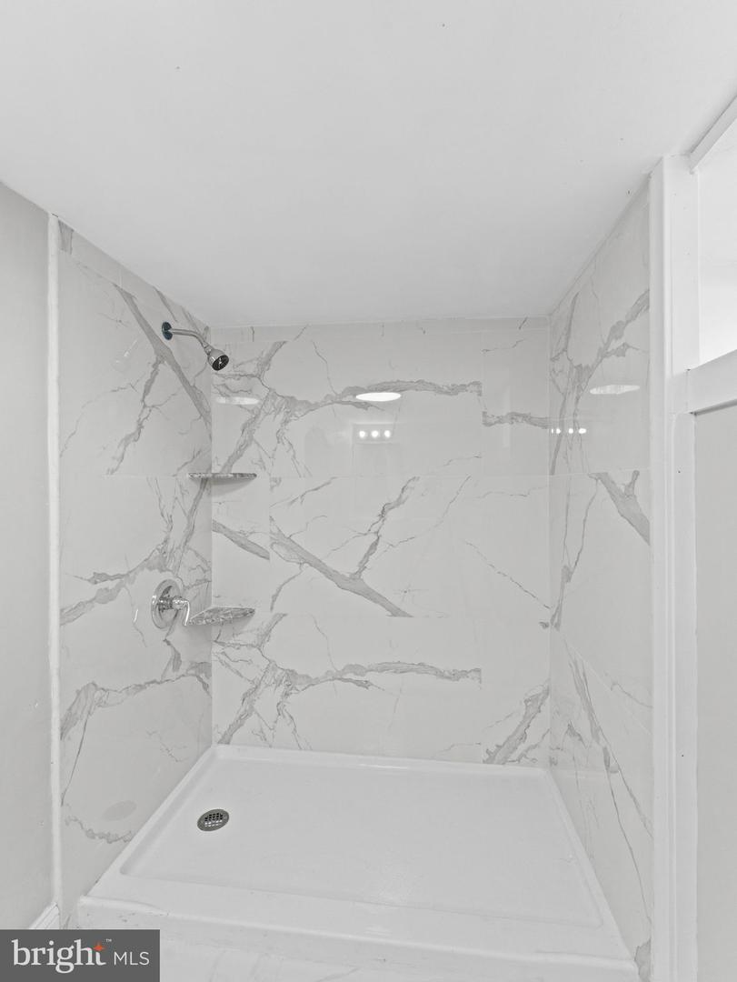 6046 Greenway Ave Property Photo 29