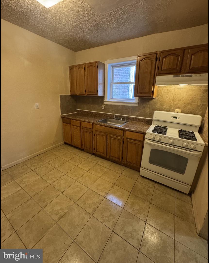 278 E Montana St Property Photo 6