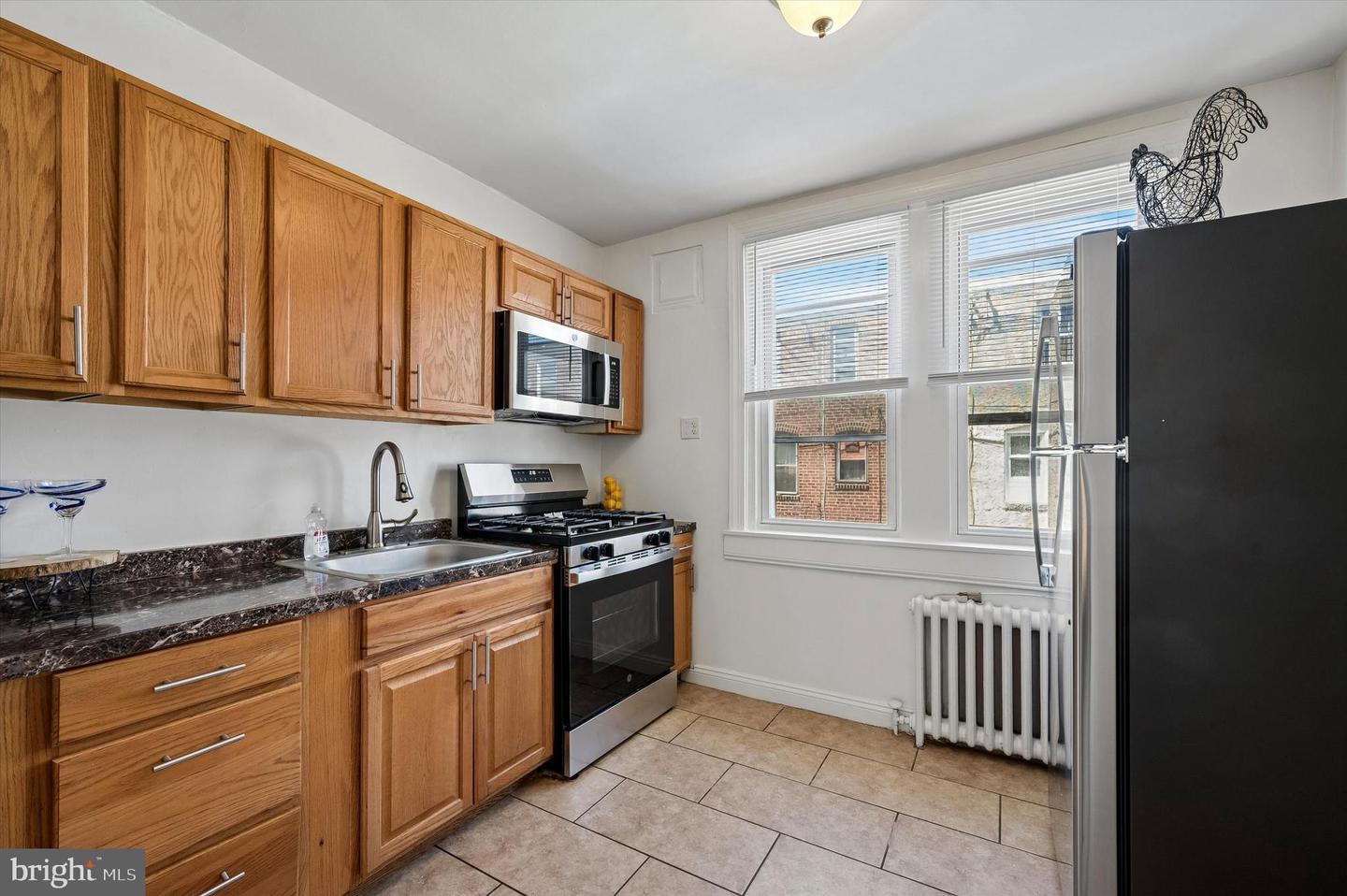 3213 W Hilton Property Photo 8