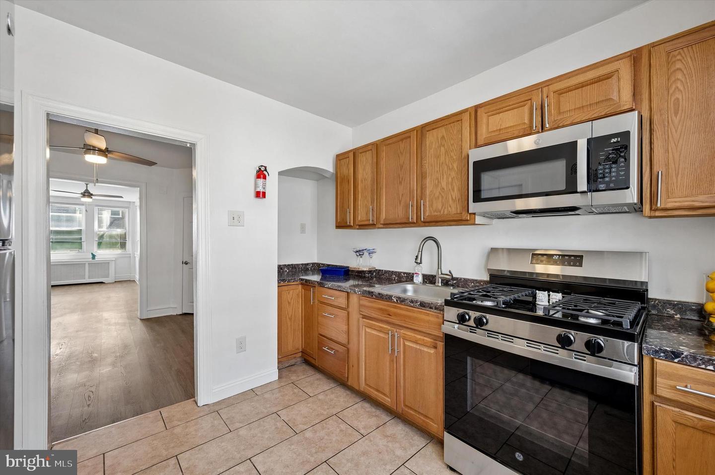 3213 W Hilton Property Photo 10