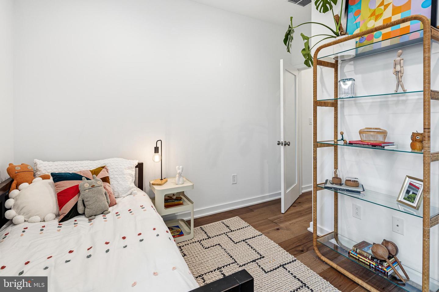 631 E Thompson St Property Photo 21