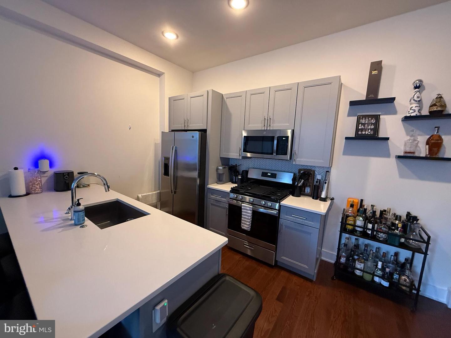 1115 Germantown Ave #1c Property Photo 4