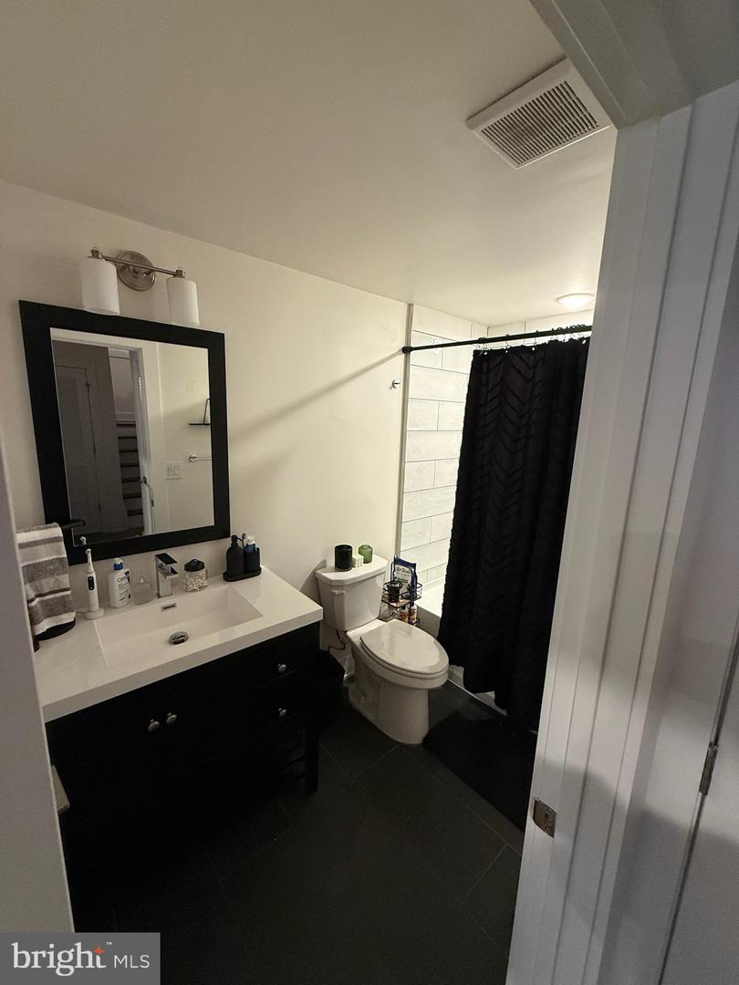 1115 Germantown Ave #1c Property Photo 7