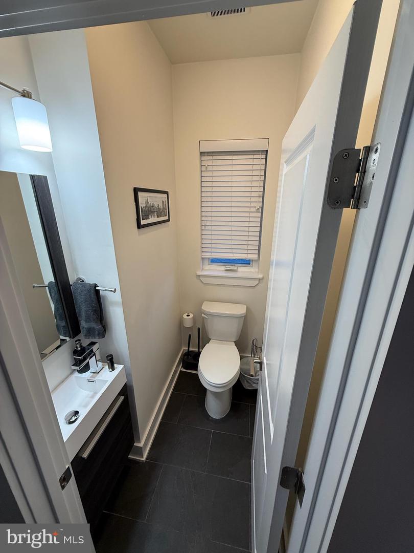 1115 Germantown Ave #1c Property Photo 15