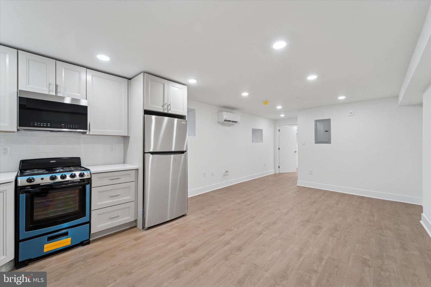 812 W Roosevelt Blvd #6 Property Photo 1