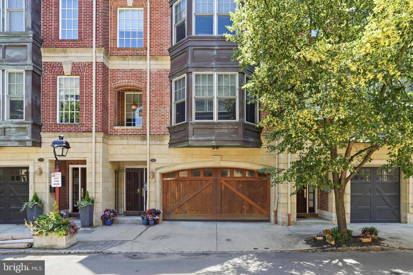 212 Gaskill St Property Photo 1
