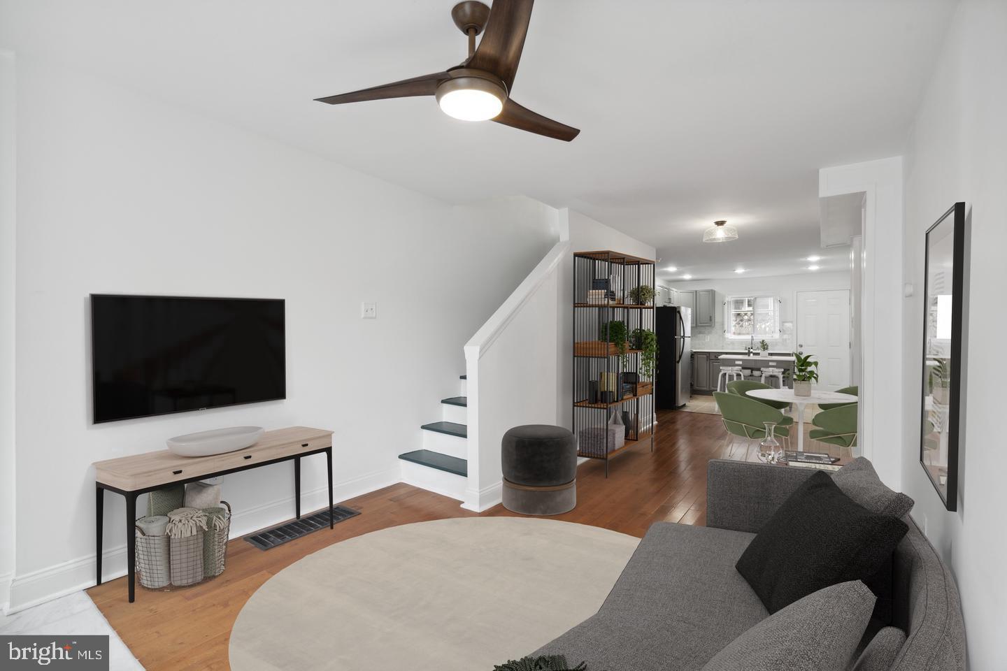 1563 E HEWSON ST Property Photo 1