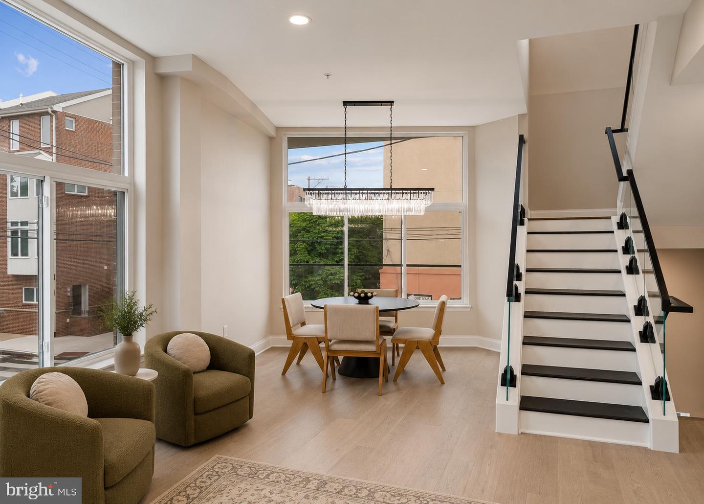 246 Montrose St Property Photo 10