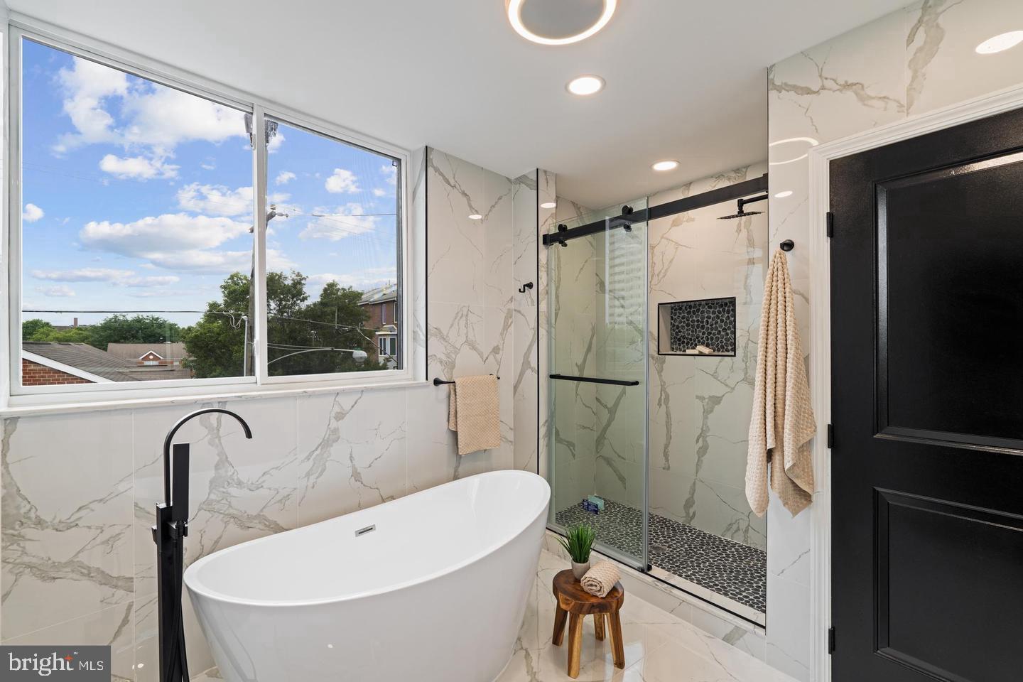 246 Montrose St Property Photo 15